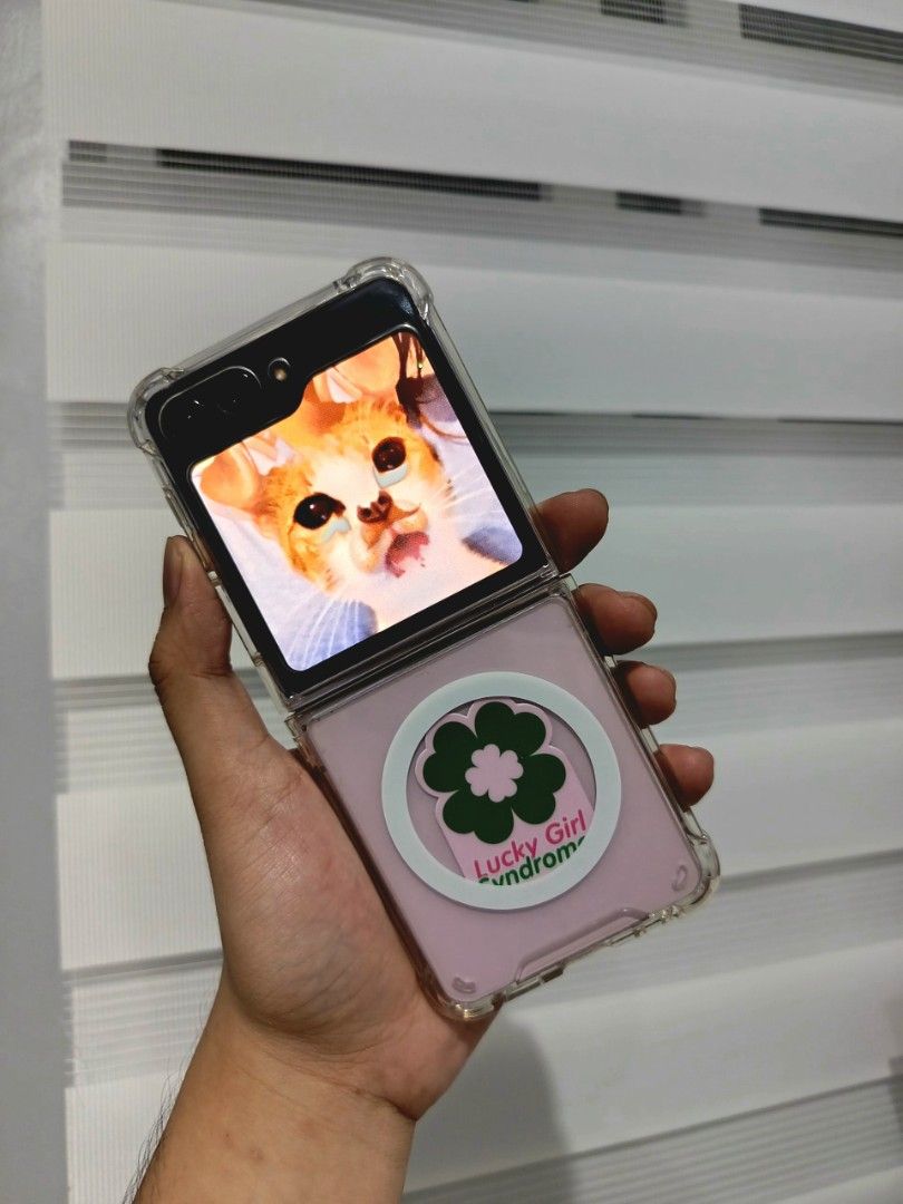 Samsung Galaxy Z Flip 5 (Category: Samsung) located in Manila. Submitted by kurtyyyyyyyu (Listing ID 1470303548, Image 1). Description: Samsung Galaxy Z Flip 5 5G – 512GB For Sale/Swap Selling Price: ₱20,000 Condition: Like New Inclusions: 2 FREE CASES ✅ No issue. (No line, No dot, or No LCD Related issue). Specifications: ✅ Model: Samsung Galaxy Z Flip 5 5G ✅ Storage: 512GB ✅ RAM: 8GB ✅ Main Display: 6.7-inch Dynamic AMOLED 2X ✅ Cover Screen: 3.