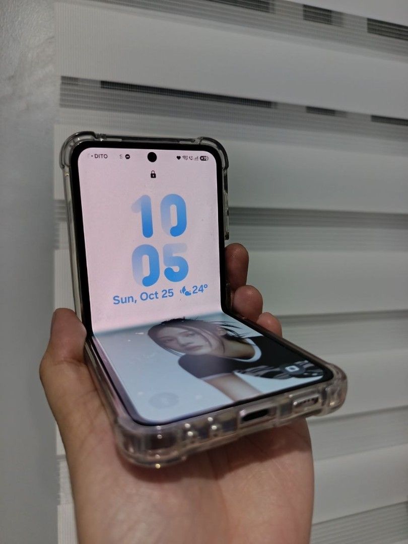 Samsung Galaxy Z Flip 5 (Category: Samsung) located in Manila. Submitted by kurtyyyyyyyu (Listing ID 1470303548, Image 3). Description: Samsung Galaxy Z Flip 5 5G – 512GB For Sale/Swap Selling Price: ₱20,000 Condition: Like New Inclusions: 2 FREE CASES ✅ No issue. (No line, No dot, or No LCD Related issue). Specifications: ✅ Model: Samsung Galaxy Z Flip 5 5G ✅ Storage: 512GB ✅ RAM: 8GB ✅ Main Display: 6.7-inch Dynamic AMOLED 2X ✅ Cover Screen: 3.