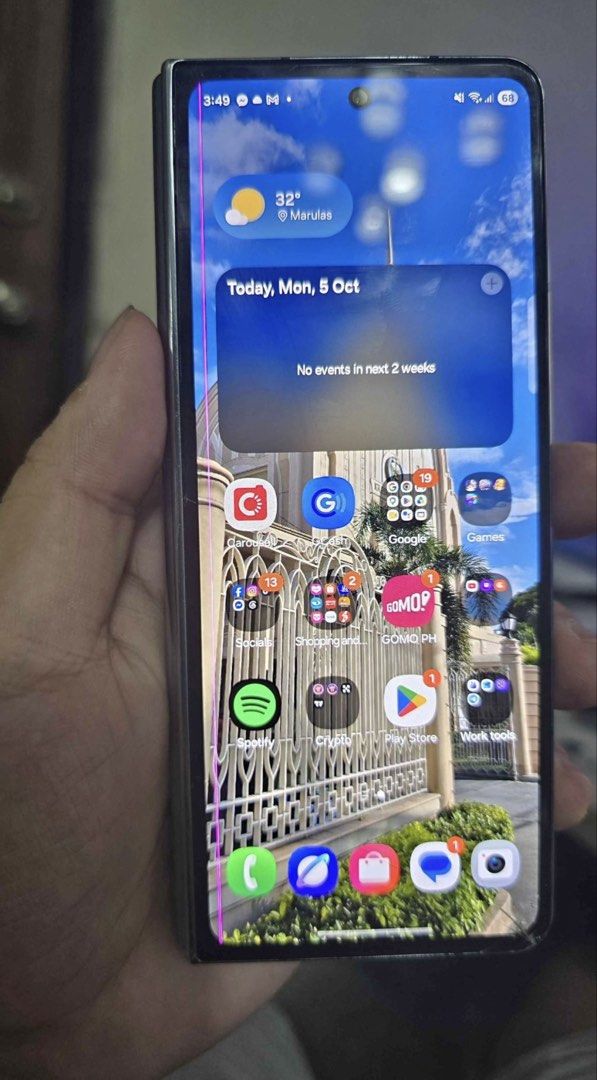 Samsung Galaxy Z Fold 4 (Category: Samsung) located in Bulacan. Submitted by greyyyyylol (Listing ID 1470257495, Image 1). Description: Samsung galaxy Z fold 4 Device only 12gb ram 256gb storage Can use any sim Esim is also available Rfs: naka bili na ng bagong phone Issue: - Main screen is not working - Basag yung out outer screen sa bandang baba pero walang ghost touch - may pink line na sa outer screen - May dents na yung phone Aside from that