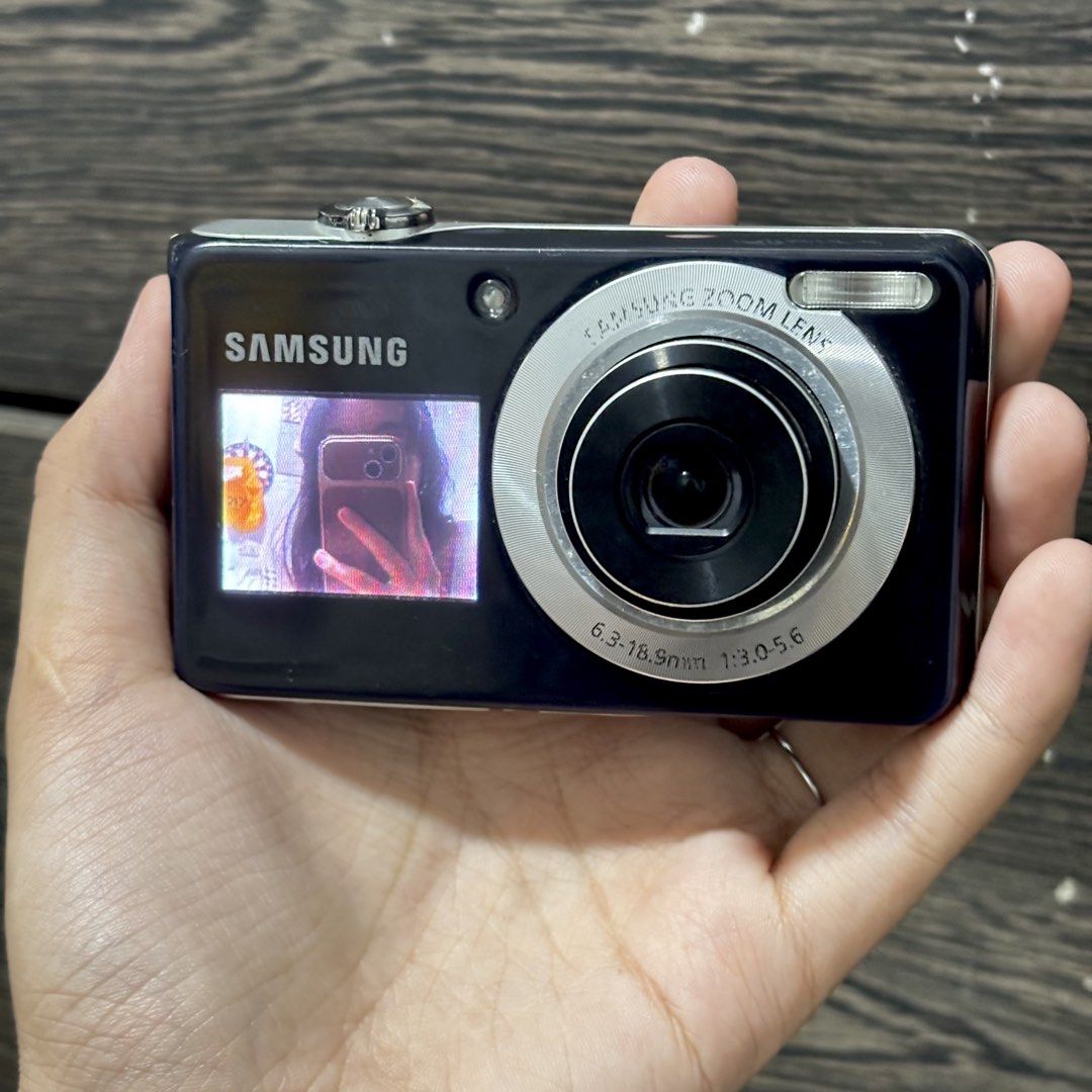 Samsung PL101 Dual-Screen (Category: Cameras) located in Quezon City. Submitted by veesvault (Listing ID 1470225210, Image 1). Description: SAMSUNG PL101 (dual-screen + full inclusion) 🏷️₱1999 NEGOTIABLE PA! 🎉complete inclusions—gagamitin nalang! 🎉ALL FUNCTIONS WORKING (flash, red flash, zoom, vid, mic, speaker, buttons, dials, etc.) 🎉12.2 megapixels 🎉excellent body cosmetics & ports intact 🎉flawless/perfectly working front screen! 🎁Inclus