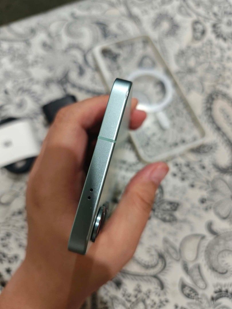 Samsung S25 plus (Category: Samsung) located in Sariaya. Submitted by kmvalle54730056 (Listing ID 1470274259, Image 3). Description: for sale swap 256gb issue yung dents 30000 sariaya, quezon pwede shipping with downpayment .