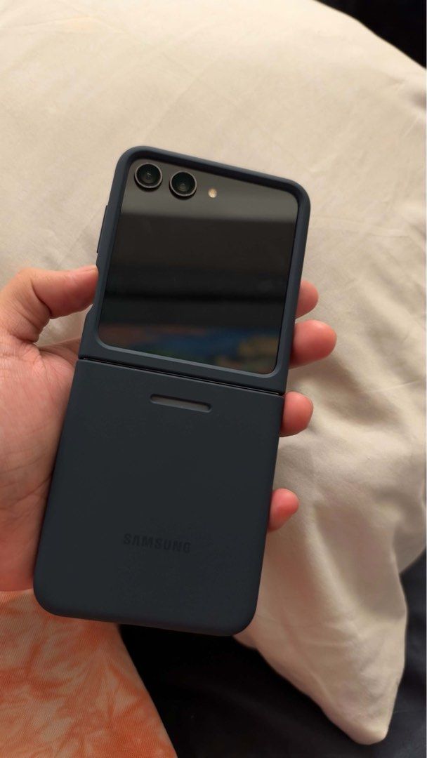 Samsung Z flip 5 (Category: Samsung) located in Paranaque City. Submitted by shppp.1 (Listing ID 1470182587, Image 3). Description: Samsung Galaxy Z Flip 5 - NTC Openline - Storage: 512GB - Condition: Excellent / very smooth, well-taken care of. No issues! - Inclusions: Unit, charger and case only. - Meetup Location: SM City Bicutan .