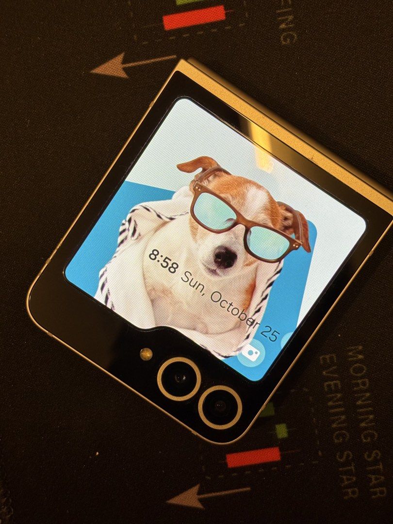 Samsung Z Flip 6 (Category: Samsung) located in Manila. Submitted by annadelprado14 (Listing ID 1470285483, Image 3). Description: Samsung Z Flip 6 First Owner Globe locked until Jan 2027 Comes with box only Flex replaced.