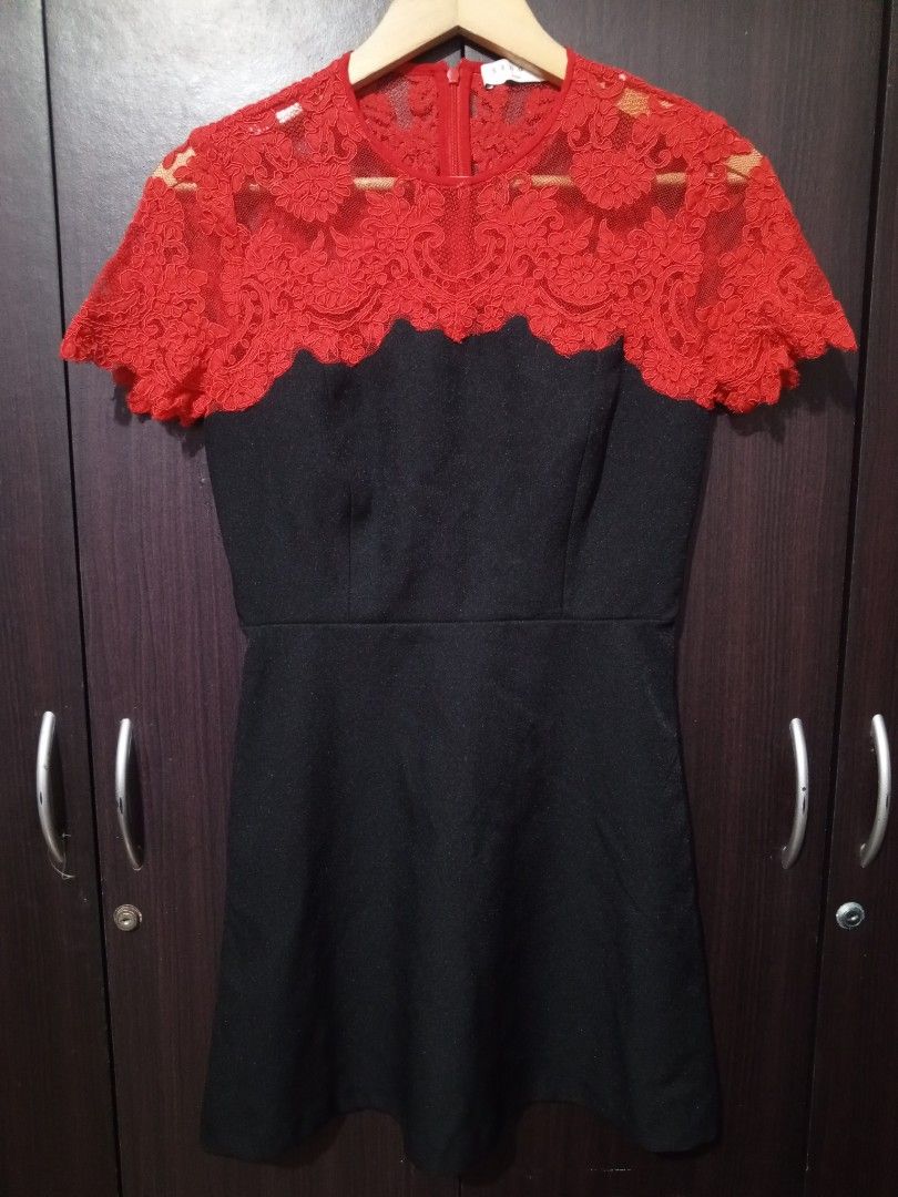 Sandro Black & Red Lace Mini Dress (Category: Dresses) located in Santa Maria. Submitted by paulo-garcia21 (Listing ID 1470271101, Image 1). Description: size 1 on tag small fittings 14.5 by 32 no flaws excellent.