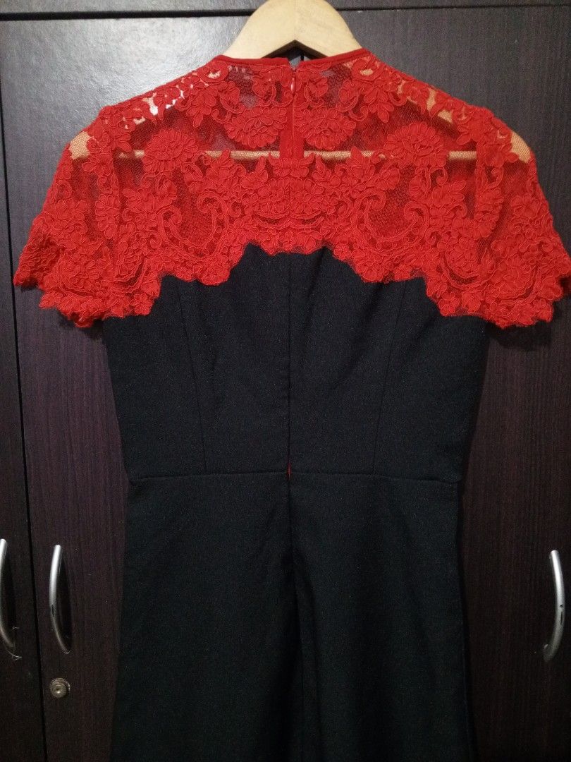 Sandro Black & Red Lace Mini Dress (Category: Dresses) located in Santa Maria. Submitted by paulo-garcia21 (Listing ID 1470271101, Image 2). Description: size 1 on tag small fittings 14.5 by 32 no flaws excellent.