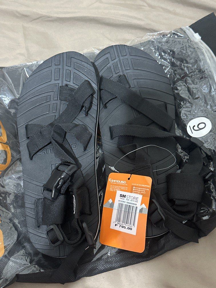 SANDUGO HIKING SANDALS - SIZE 6 (Category: Sandals) located in Manila. Submitted by vxnclo (Listing ID 1470251913, Image 1). Description: bought for 795 brandnew never used size 6 .