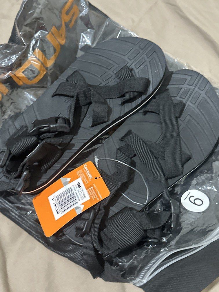 SANDUGO HIKING SANDALS - SIZE 6 (Category: Sandals) located in Manila. Submitted by vxnclo (Listing ID 1470251913, Image 2). Description: bought for 795 brandnew never used size 6 .