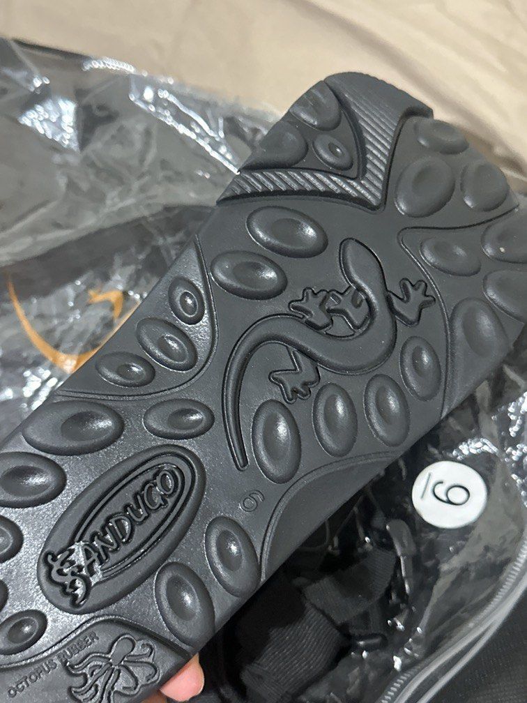SANDUGO HIKING SANDALS - SIZE 6 (Category: Sandals) located in Manila. Submitted by vxnclo (Listing ID 1470251913, Image 3). Description: bought for 795 brandnew never used size 6 .