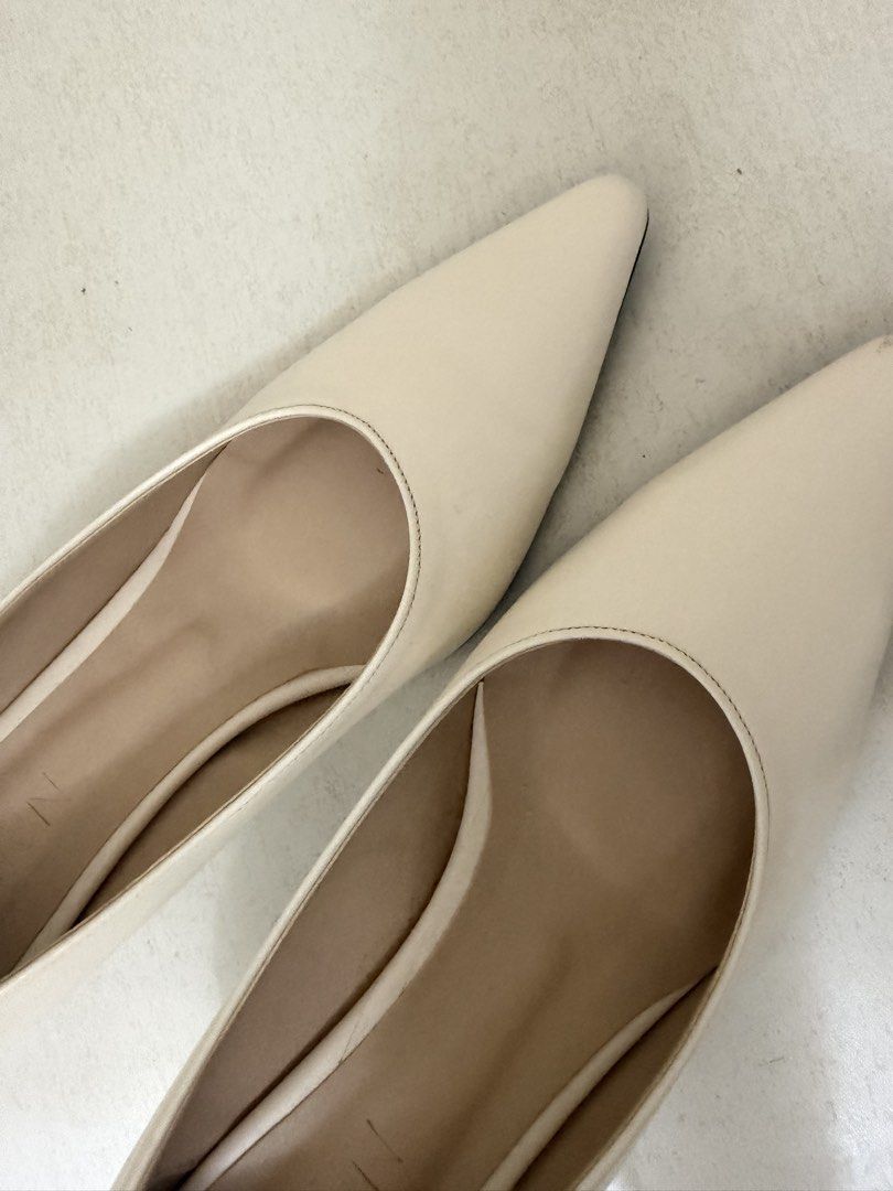 SAPPUN AMINA HEELS (Category: Heels) located in Mati. Submitted by twinsst (Listing ID 1470217178, Image 1). Description: used twice RFS: big for me. I am size US 8 and this fits US 9 Heels 5cm Size in Korean: 250mm Location: Mati City, Davao Oriental.