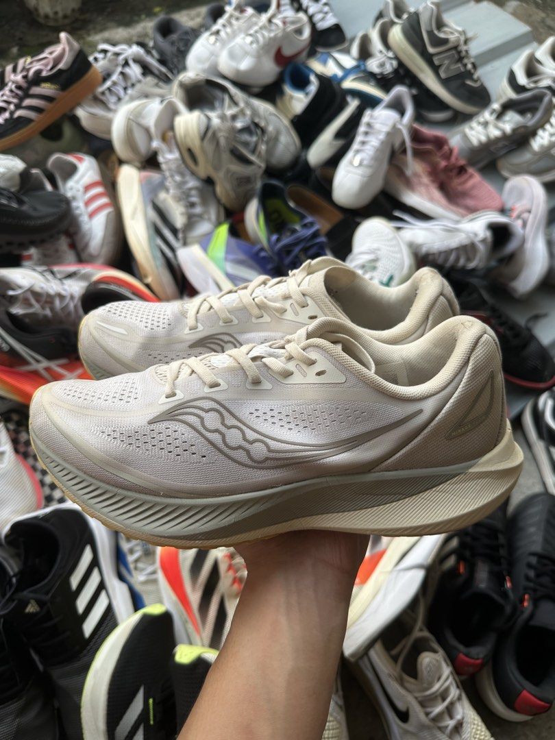Saucony Mirage Flow (Category: Sneakers) located in Marikina City. Submitted by azaero (Listing ID 1470283116, Image 3). Description: Size Men's US 8.5 / cm 26.5 / Euro 42 Good Condition Minimal Sockliner.