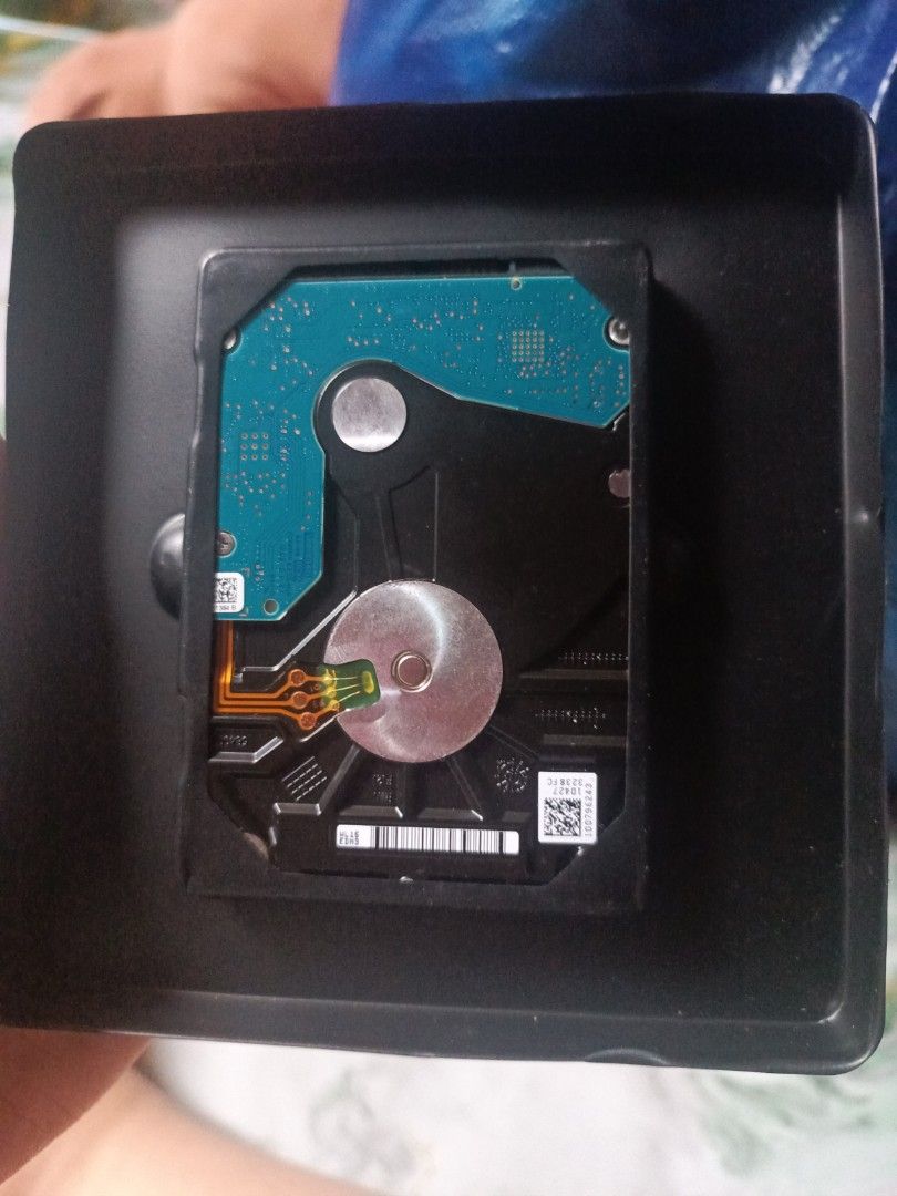 Seagate Mobile HDD 1TB Hard Drive ST1000LM035 (Category: Hard Disks & Thumbdrives) located in Pasig City. Submitted by mrnnsntg1234 (Listing ID 1470234581, Image 2). Description: FOR SALE: Seagate 1TB Laptop HDD — ₱400 negotiable Brand: Seagate Model: ST1000LM035 Capacity: 1TB Type: 2.5-inch internal SATA laptop hard drive Condition: UNTESTED. Selling as-is because I haven't tested its current working condition. Please buy only if you're willing 