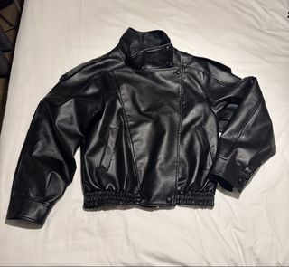 (Category: ) located in . Submitted by fashionplate02 (Listing ID 1470288208, Image 1). Description: .
