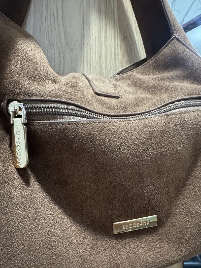 Secosana ALBA Suede Shoulder Bag (Category: Shoulder Bags) located in Lipa City. Submitted by kelayaaa (Listing ID 1470259668, Image 3). Description: - Brand/Model: Secosana ALBA Suede Shoulder Bag - Hardware: Elegant gold-tone accents - Design: Front buckle detail and secure zippered back pocket - Dimensions: 32.5 cm (W) x 20 cm (H) x 10 cm (D) - Strap Drop: 21 cm - Weight: Lightweight at 0.3 kg Used but not abused. .