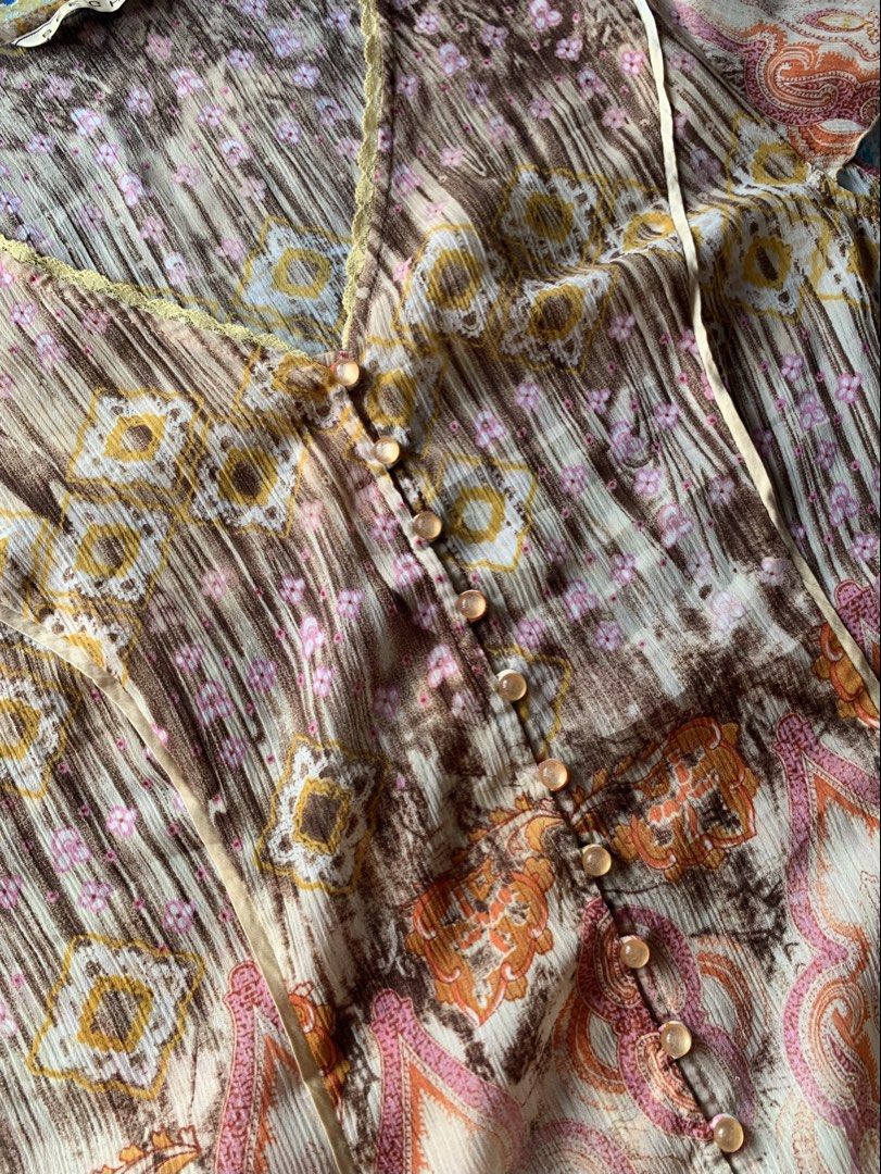 SEECHE blouse (Category: Blouses) located in Manila. Submitted by gelyicepxp (Listing ID 1470336198, Image 2). Description: L to XL.