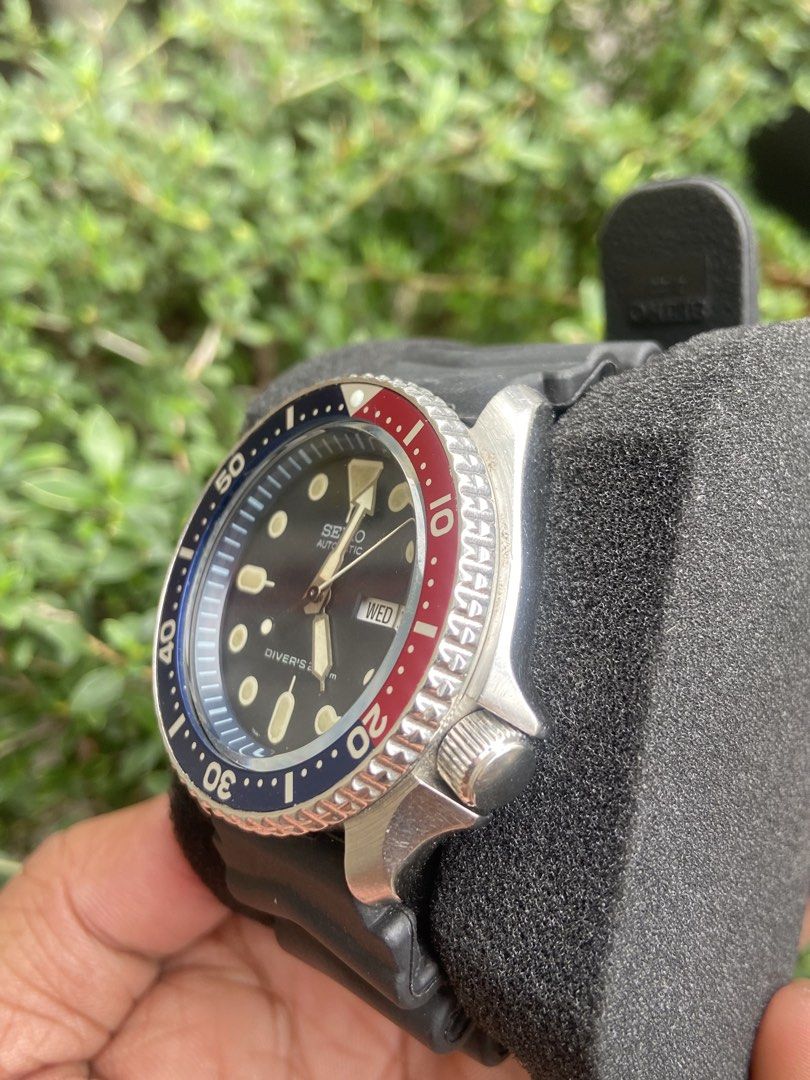 Seiko diver’s (pepsi) (Category: Men's Watches) located in Lapu Lapu. Submitted by nylrenzo (Listing ID 1470148677, Image 3). Description: For sale!! Seiko divers pepsi Approximately 42mm Large size Great overall 9.5 out of 10 overall condition Recently serviced, movement running strong and keeps accurate time and strong power reserved. Ready to use. After market strap Automatic movement cal. 7S26 Pre-owned but very presentable. PM for more detai