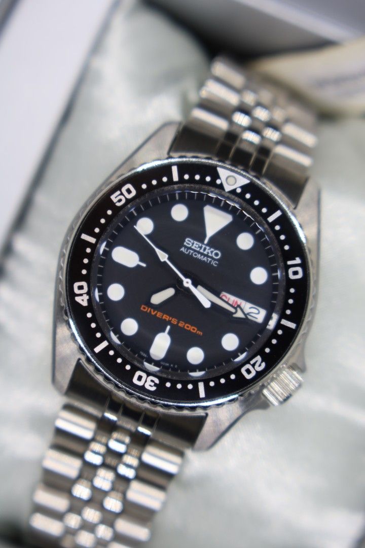 Seiko Scuba Diver's SKX013 7S26-0030 Medium Automatic (Category: Men's Watches) located in Iloilo. Submitted by KCY_Timepieces (Listing ID 1470268171, Image 1). Description: Brand New with box and papers Model: Seiko Material: Stainless steel Color: Black Bracelet: Seiko Case Size: 38mm Lug Width: 20mm Inclusions: Watch Only *********************************************** MOP: COD/COP, Bank Transfer, Gcash All deposits are non refundable and non 