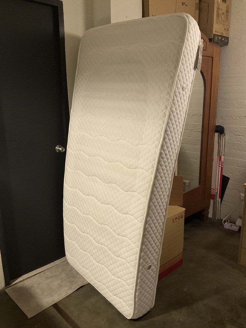 Serenibed Spring Mattress (Category: Bed Frames & Mattresses) located in Caloocan City. Submitted by isyaboiiij (Listing ID 1470290595, Image 1). Description: - Clean white fabric cover with a stylish wavy top quilting - Thick profile featuring elegant diamond pattern side panels - Standard rectangular shape for most bed frames - Condition: Well-maintained and ready for use - Pick up only (location details upon inquiry).