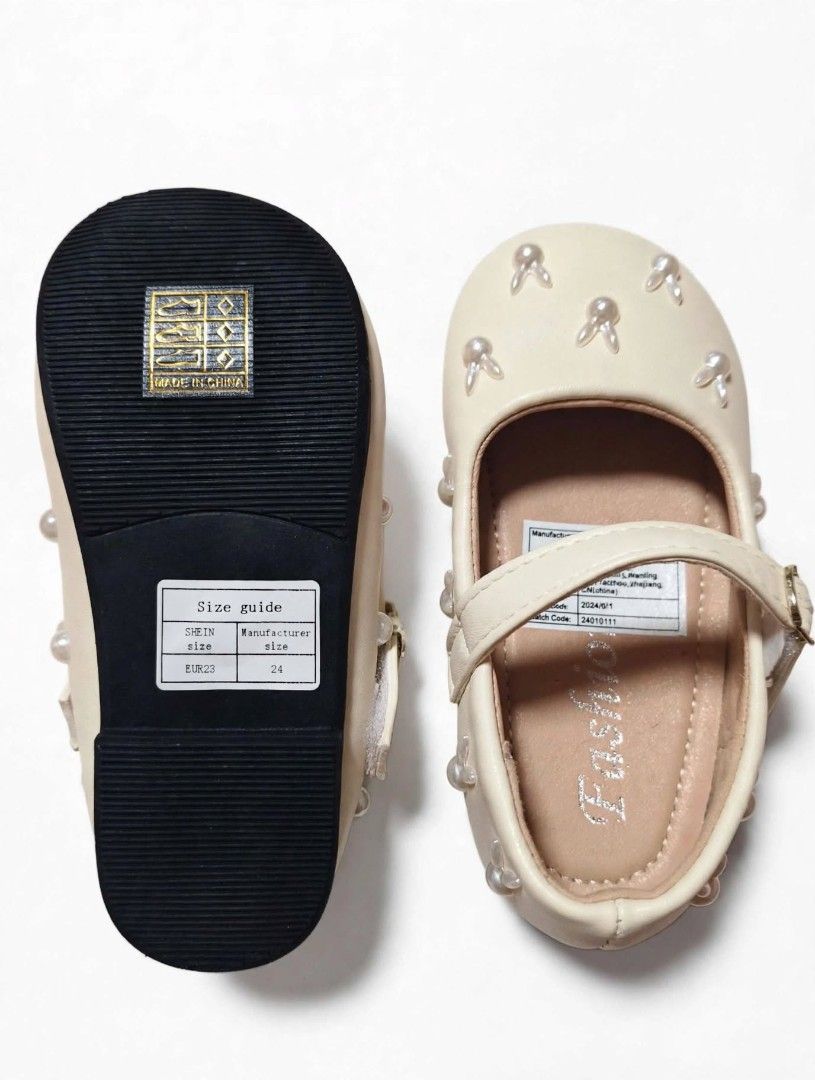 Shein (Category: Flats & Sandals) located in Cabanatuan. Submitted by peach_cams (Listing ID 1470166868, Image 3). Description: Namali lang nang size get niyo na brand new to! 250 nalangs.