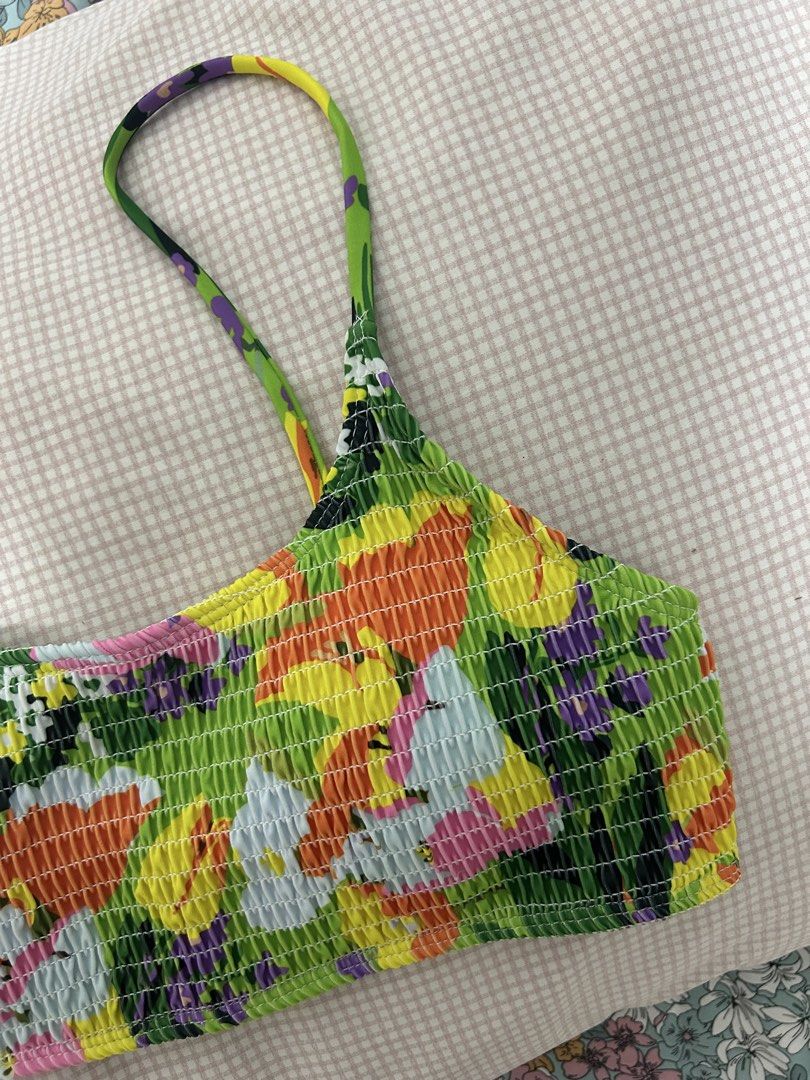 SHEIN Floral Bikini Top (Category: Bikinis & Swimsuits) located in Manila. Submitted by curatedbyelvynna (Listing ID 1470267883, Image 3). Description: No when worn, no ‘more photos’. All photos are posted, what you see is what you’ll get. Last price posted 💯 No more haggling. All items are reasonably priced based on their condition. No swaps. All sales are final. No returns. MOP: BDO, BPI, & GCash Delivery fee c/o buyer. For standard shipping, 