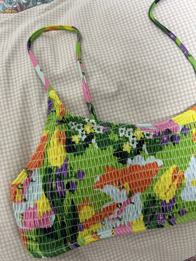 SHEIN Floral Bikini Top (Category: Bikinis & Swimsuits) located in Manila. Submitted by curatedbyelvynna (Listing ID 1470267883, Image 2). Description: No when worn, no ‘more photos’. All photos are posted, what you see is what you’ll get. Last price posted 💯 No more haggling. All items are reasonably priced based on their condition. No swaps. All sales are final. No returns. MOP: BDO, BPI, & GCash Delivery fee c/o buyer. For standard shipping, 
