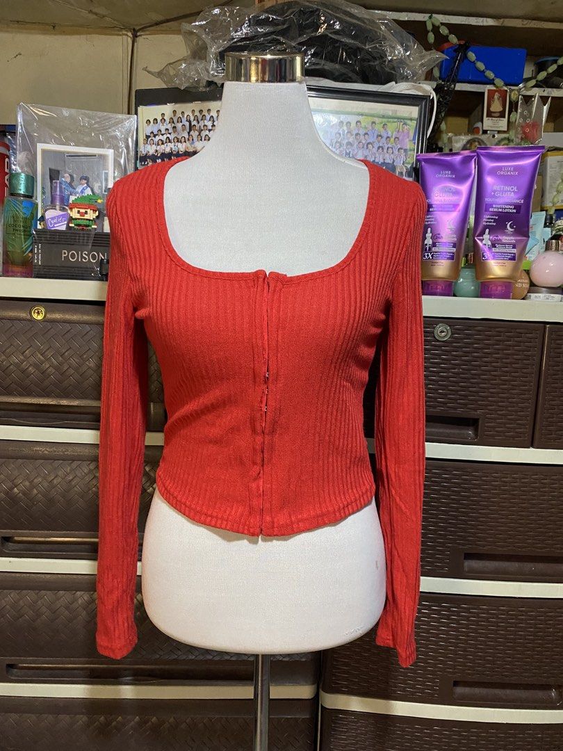 Shein top knitted (Category: Longsleeves) located in Pasig City. Submitted by queensclothing (Listing ID 1470182704, Image 1). Description: Knitted malambot maganda actual kaya hanggang semi medium .