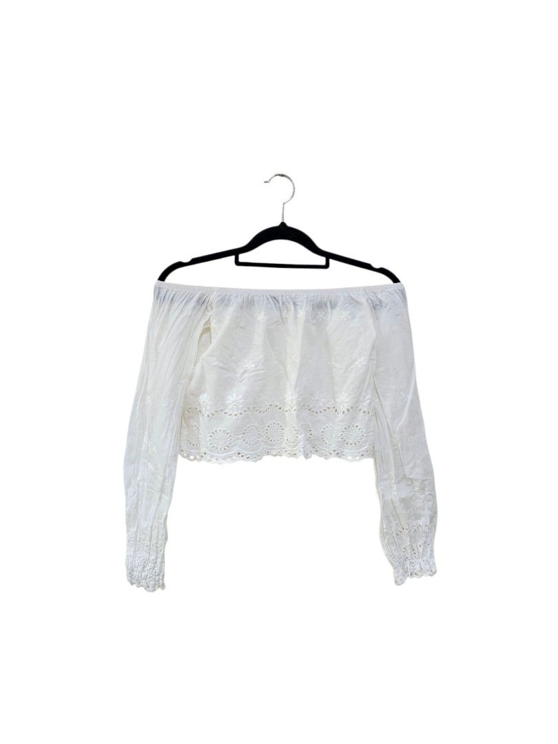 Shein white eyelet off shouled white blouse (Category: Blouses) located in Batangas. Submitted by thevanitychamber (Listing ID 1470261272, Image 1). Description: .