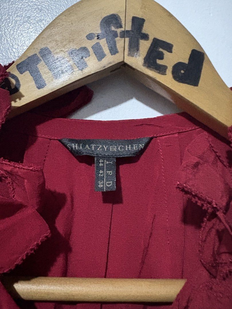 Shiatzy Chen Ruffled Sleeveless Blouse (Category: Sleeveless) located in Makati City. Submitted by ThriftedGoods (Listing ID 1470297121, Image 3). Description: Feel free to ask for more detailed photos In excellent condition No issues Length-28 Width-20.