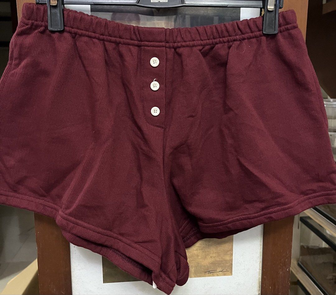 Short (Category: Shorts) located in Bacoor. Submitted by ayit. (Listing ID 1470268446, Image 1). Description: Japan gling xs-small fit - Color: Maroon - Size: S - Material: Comfortable ribbed fabric - Design: Elastic waistband with 3 decorative front buttons - Condition: Well-maintained and ready to wear - Style: Perfect for lounge wear, sleepwear, or casual home use.