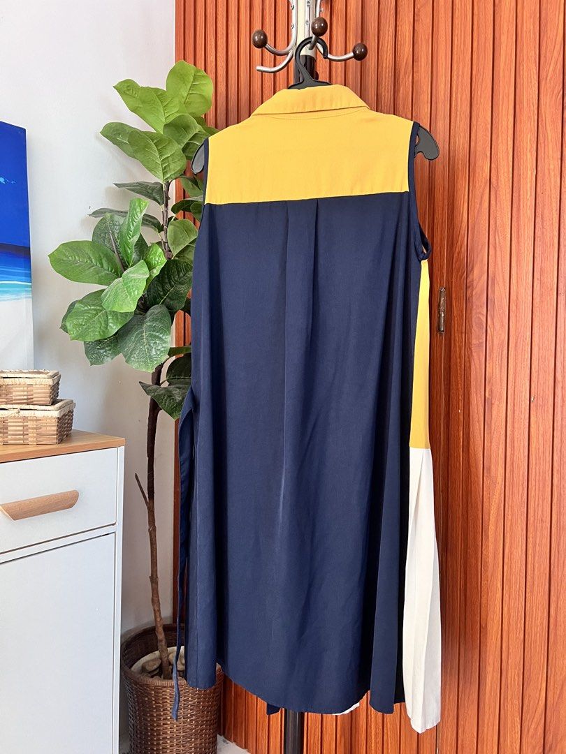 Short Sleeve Dress (Category: Dresses) located in San Pablo. Submitted by lamujer_stonewareph (Listing ID 1470345767, Image 2). Description: Pre-loved but well loved Size: Medium Fabric: Good quality Smooth Kahit hindi plantsahin.