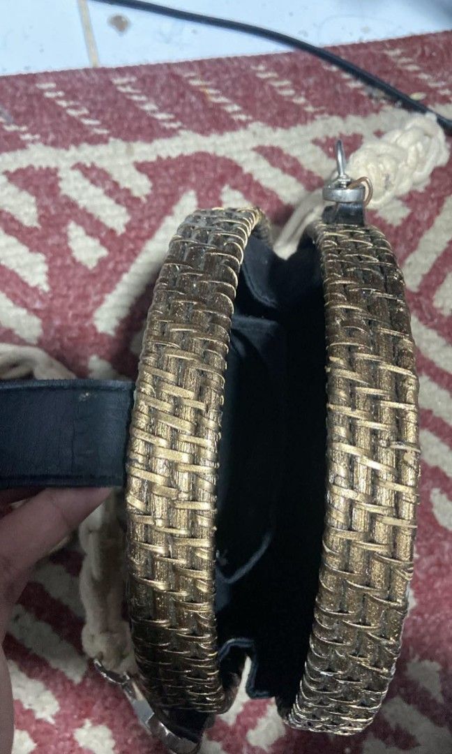 Shoulder bag (Category: Luxury Bags & Wallets) located in Subic. Submitted by thriftly.treasure (Listing ID 1470334691, Image 2). Description: no issue | local made | Preloved.