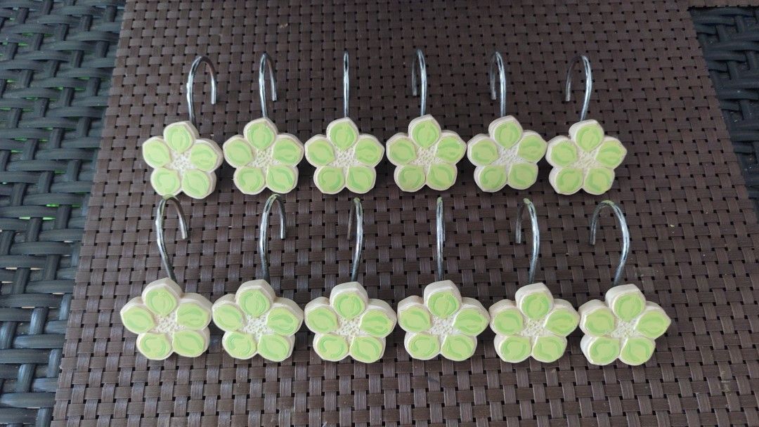 Shower Curtain Hooks for sale (Category: Hooks & Hangers) located in Makati City. Submitted by alseastres2000 (Listing ID 1470184865, Image 3). Description: Basic Info: Shower curtain hooks for sale 12 pieces sa isang set for P300 Flowered design Never used and no issues For sure buyers only and no to bogus buyers and joy reservers also Message me for more details Location: BGC and Makati area.
