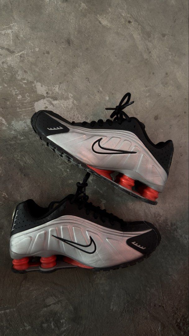 shox R4 gs (Category: Sneakers) located in Manila. Submitted by dndsell_ (Listing ID 1470190005, Image 2). Description: wts lfb nike shox r4 size: 6y ₱2,700 (nego slight) vv good condi used once sa dance class nag feeling dancer then few times pang labas no box rfs: unloading shoes.