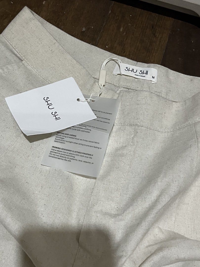 shu shi linen trouser beige pants (Category: Other Bottoms) located in Antipolo. Submitted by dullfeirie (Listing ID 1470160070, Image 2). Description: brandnew. 1k+ original price .