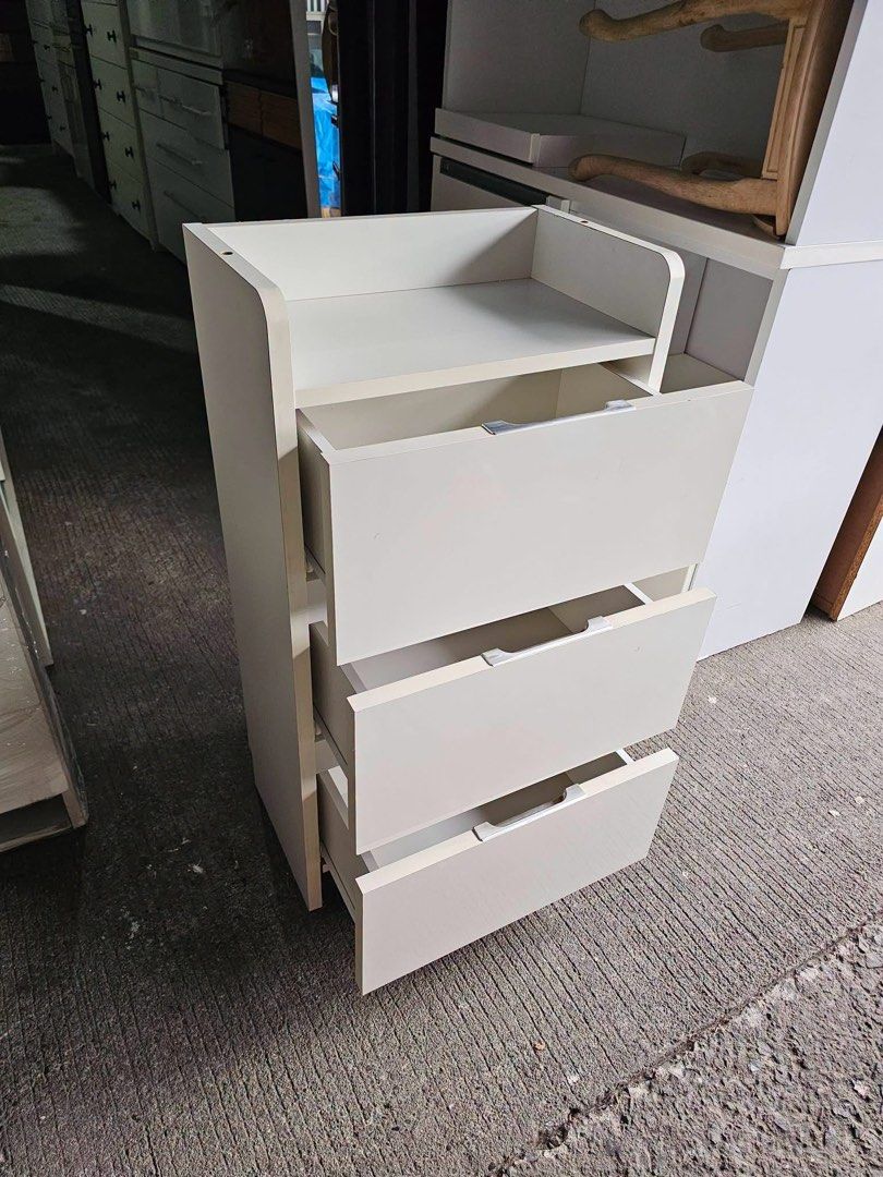 Side Drawers ‼️ (Category: Shelves, Cabinets & Racks) located in Quezon City. Submitted by ledamadel (Listing ID 1470175943, Image 2). Description: Side Drawers ‼️₱2,800‼️ 👉3pcs Available! 🥰😘🤩 ✔️ L-17.5 H-33.5 W-11.5 inches 📐 ✔️3 Drawers 🗄 ✔️Compress & Plywood Back 🪵 ✔Scratches As-is! 👌 Location: 40 Aplaya St Napocor Vill. Tandang Sora Quezon City. For inquiry please Pm us or Call. 09066885859 Please like our page thanks! 👇👇👇👇 KMA O’s