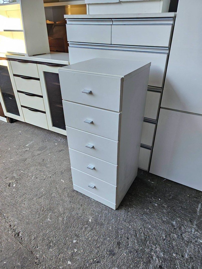 Side Drawers (Flat White) (Category: Shelves, Cabinets & Racks) located in Quezon City. Submitted by ledamadel (Listing ID 1470162477, Image 3). Description: Side Drawers (Flat White) ✔️L-16 H-38 W-16.5 inches 📐 ✔️5 Solid Drawers 🗄 ✔️Compress & Plywood Back 🪵 ✔Scratches As-is! 👌 Location: 40 Aplaya St Napocor Vill. Tandang Sora Quezon City. For inquiry please Pm us or Call. 09066885859 Please like our page thanks! 👇👇👇👇 KMA O’shop #japansu