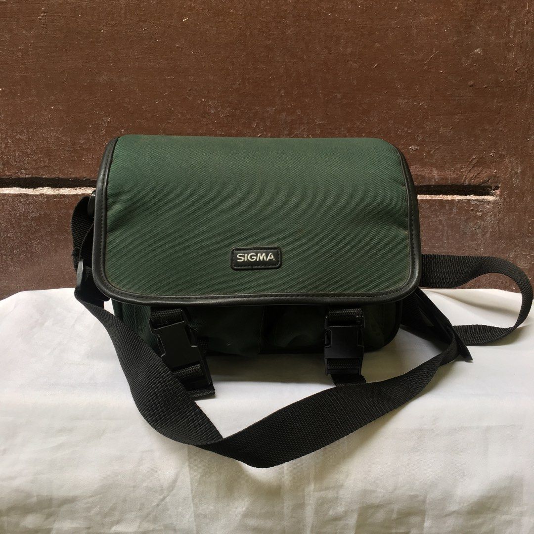 SIGMA Camera Sling / Shoulder Bag - Forest Green (Category: Camera Bags & Carriers) located in Makati City. Submitted by tasteofluxury (Listing ID 1470143982, Image 2). Description: SIGMA Camera Sling / Shoulder Bag - Forest Green Authentic SIGMA camera bag in good vintage condition. Spacious and fully padded to protect your gear. Color: Forest Green with Black trim Material: Heavy-duty nylon with padded interior Closure: Buckle + flap closure St