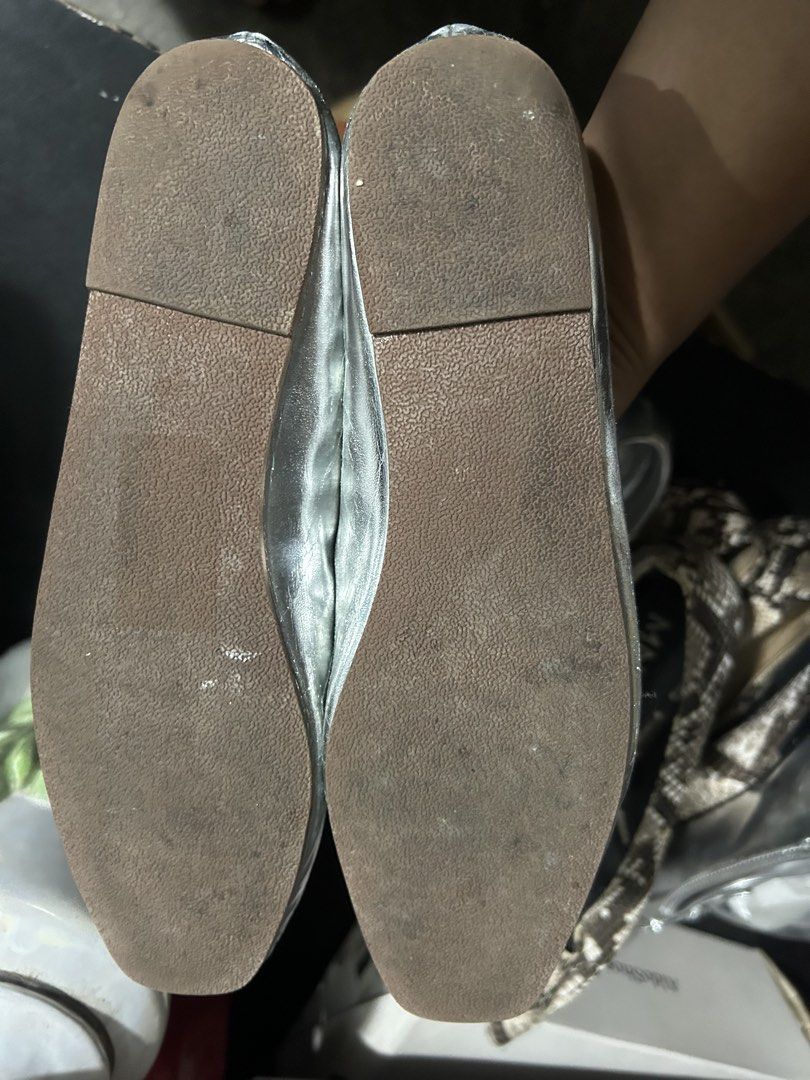 Silver metallic ballet flats (Category: Flats & Sandals) located in Cavite. Submitted by florabells (Listing ID 1470291508, Image 2). Description: .