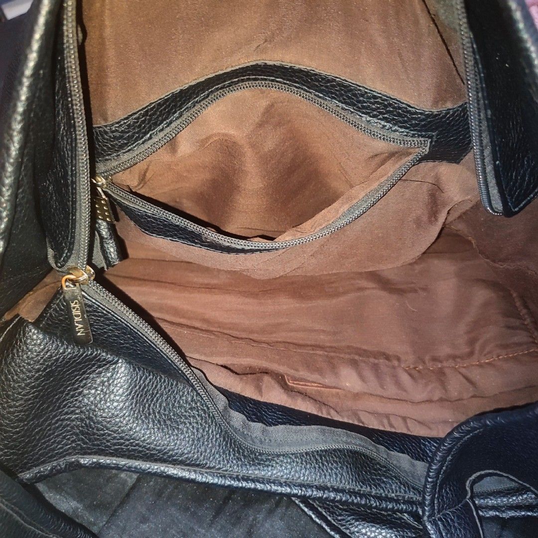 SISIDLAN Large Marah Multi-way Hobo bag (Category: Shoulder Bags) located in Santa Rosa. Submitted by acepresso (Listing ID 1470342289, Image 3). Description: ✪ No issues — swipe for actual photos ✪ RFS: Too many bags •L 18" × H 12" × W 4.5" •With free mini Marah coin purse keychain •Zipper pocket + padded laptop sleeve + spacious zippered compartment (fits a laptop, books, etc) •Adjustable strap that can be worn as a shoulder bag + tied in a bow