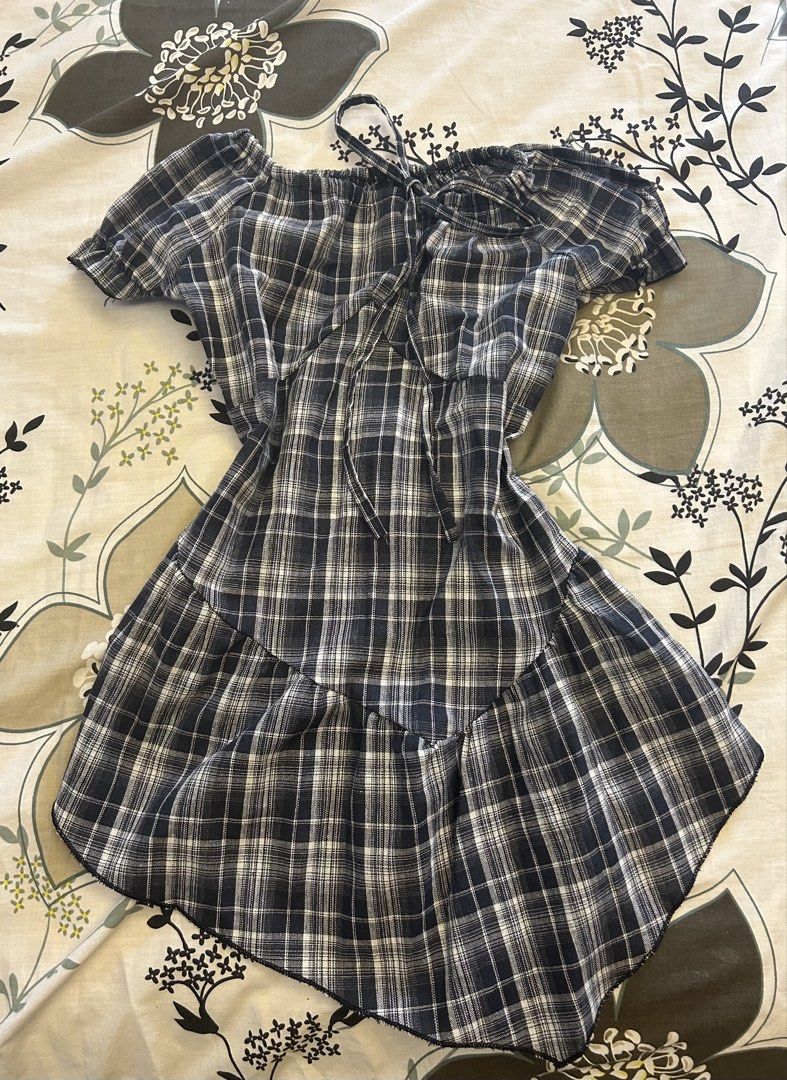 Size S Plaid Too Never Used (Category: Blouses) located in Quezon City. Submitted by alanascloset1 (Listing ID 1470223795, Image 2). Description: Size S Bust: 84 cm 33.1 inch Length: 72 cm 28.3 inch .