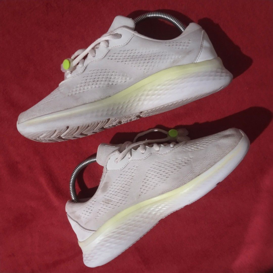 Skechers Skech-Lite Pro 'White Lime' (Category: Sneakers) located in Virac. Submitted by bigbenplaysthriftstore (Listing ID 1470345776, Image 3). Description: .