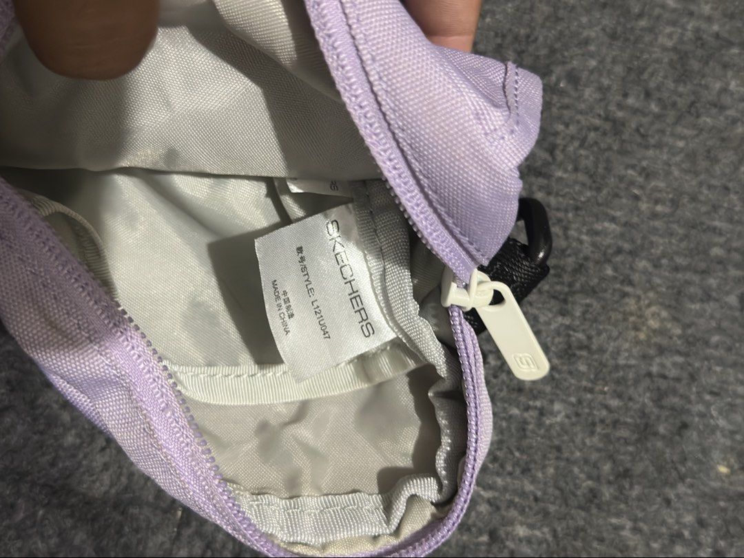Sketchers Sling Bag (Category: Sling Bags) located in Dipolog. Submitted by dripdistric.co (Listing ID 1470248161, Image 3). Description: Pm lang.
