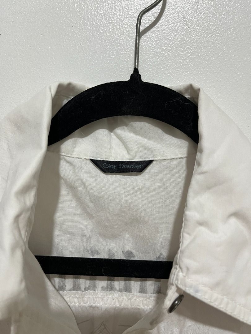 Sky Bomber White Button-Up Blouse with Back Graphic (Category: Blouses) located in Manila. Submitted by amystiqueph (Listing ID 1470251707, Image 2). Description: Like new, never used Size small Rust free buttons P350 MOP: Gcash MOD: Lalamove, Grab, J&T or LBC Check bio for more information. .
