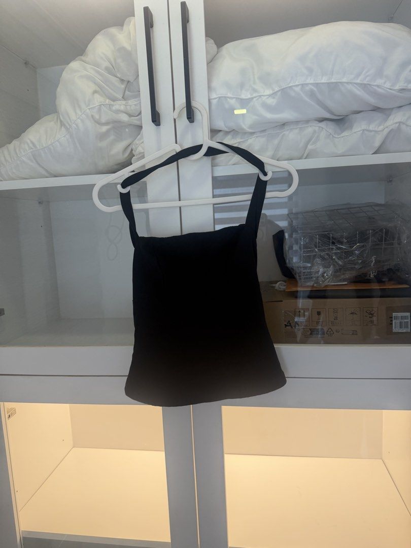 Sleeveless top bundle 5pcs (Category: Sleeveless) located in Quezon City. Submitted by destashingmycloset (Listing ID 1470245889, Image 1). Description: .