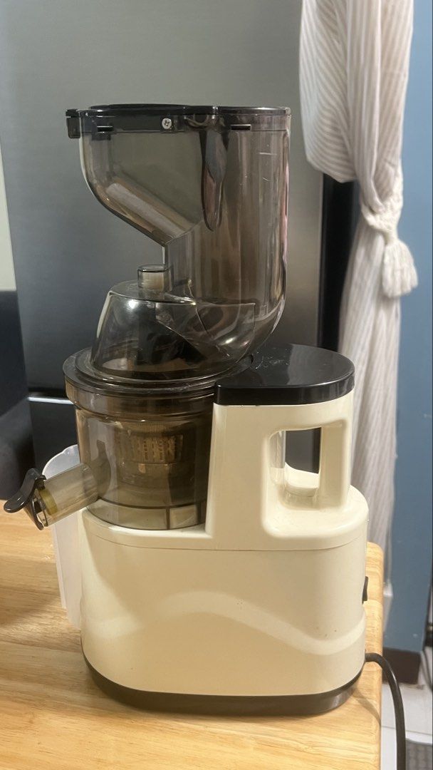 Slow Juicer Masticating Juicer White and Black (Category: Juicers, Blenders & Grinders) located in Pasig City. Submitted by morilove (Listing ID 1470240339, Image 3). Description: - Color: White and dark translucent grey - Includes juice cup and plug as pictured - Ideal for morning celery and fruit juices - Easy to assemble and clean after use - Compact footprint saves kitchen counter space.