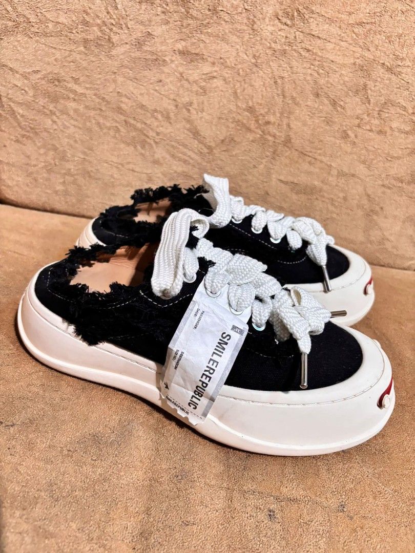 Smile Republic (Category: Sneakers) located in Dumaguete. Submitted by camillaolshoppe2 (Listing ID 1470213199, Image 3). Description: Authentic Smile Republic mules Almost new pa Ang cute.