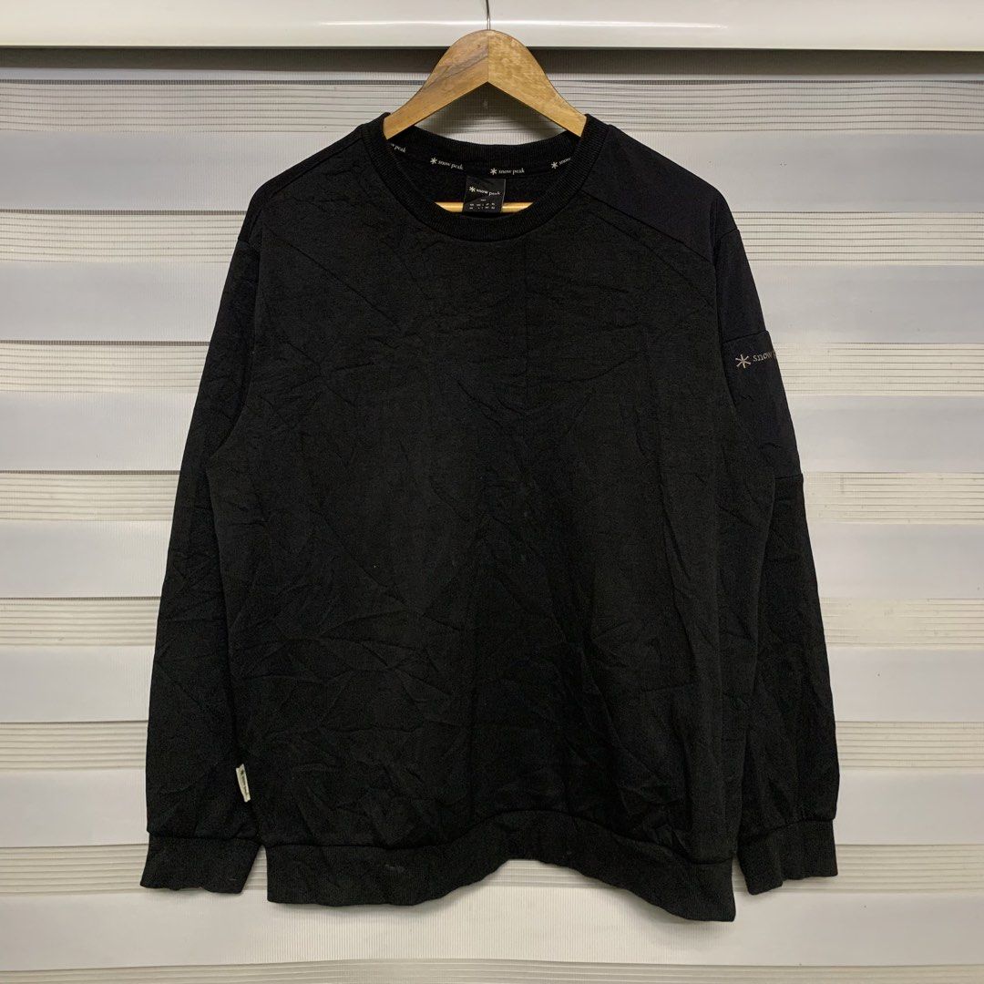 Snow Peak Crewneck (Category: Coats, Jackets and Outerwear) located in Butuan. Submitted by 8600_recycled.hyp3 (Listing ID 1470286966, Image 1). Description: XL on tag 23W X 27L Like new No issue 1200.