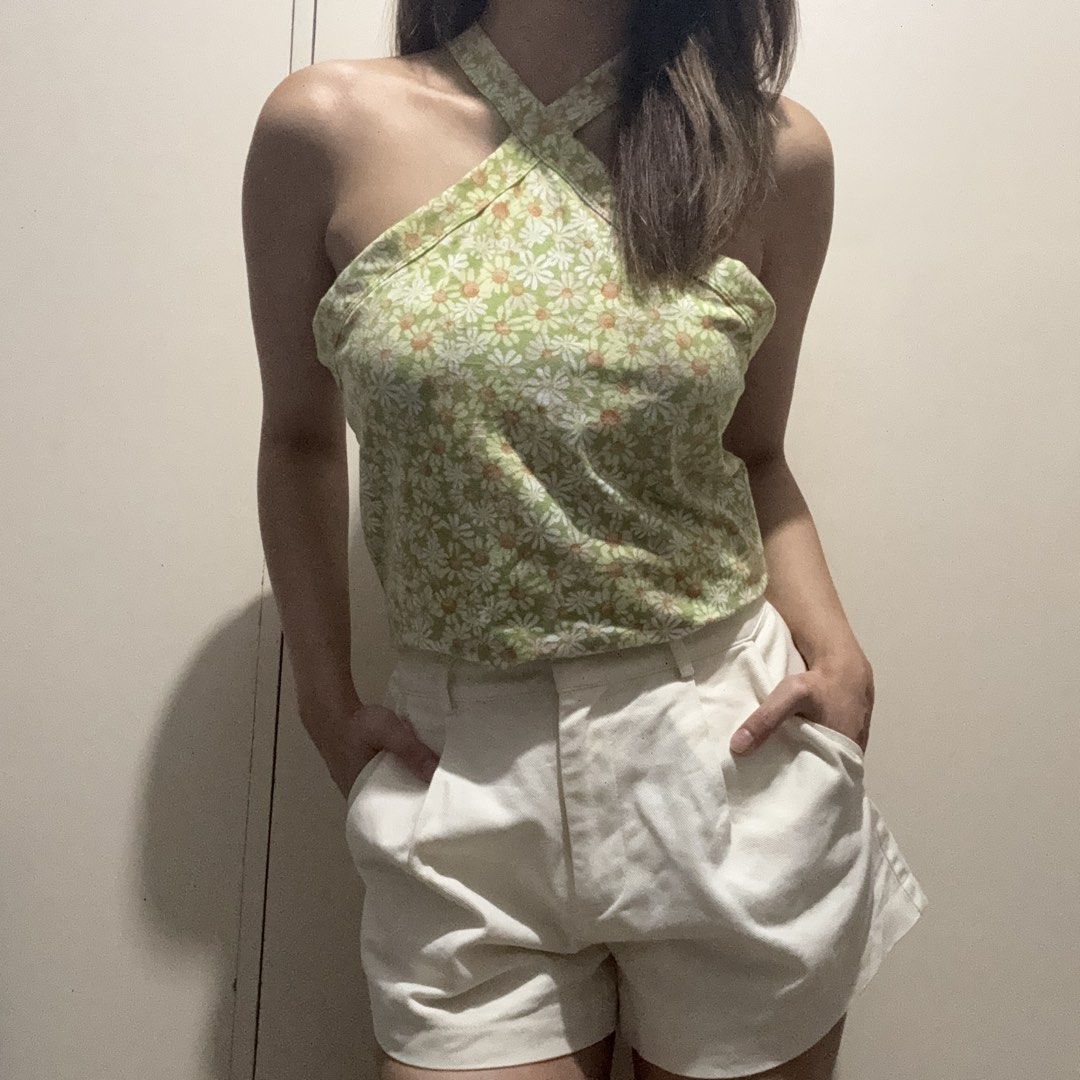 SO Green Floral Halter Top (Category: Sleeveless) located in Antipolo. Submitted by nicnicbg (Listing ID 1470283533, Image 1). Description: .