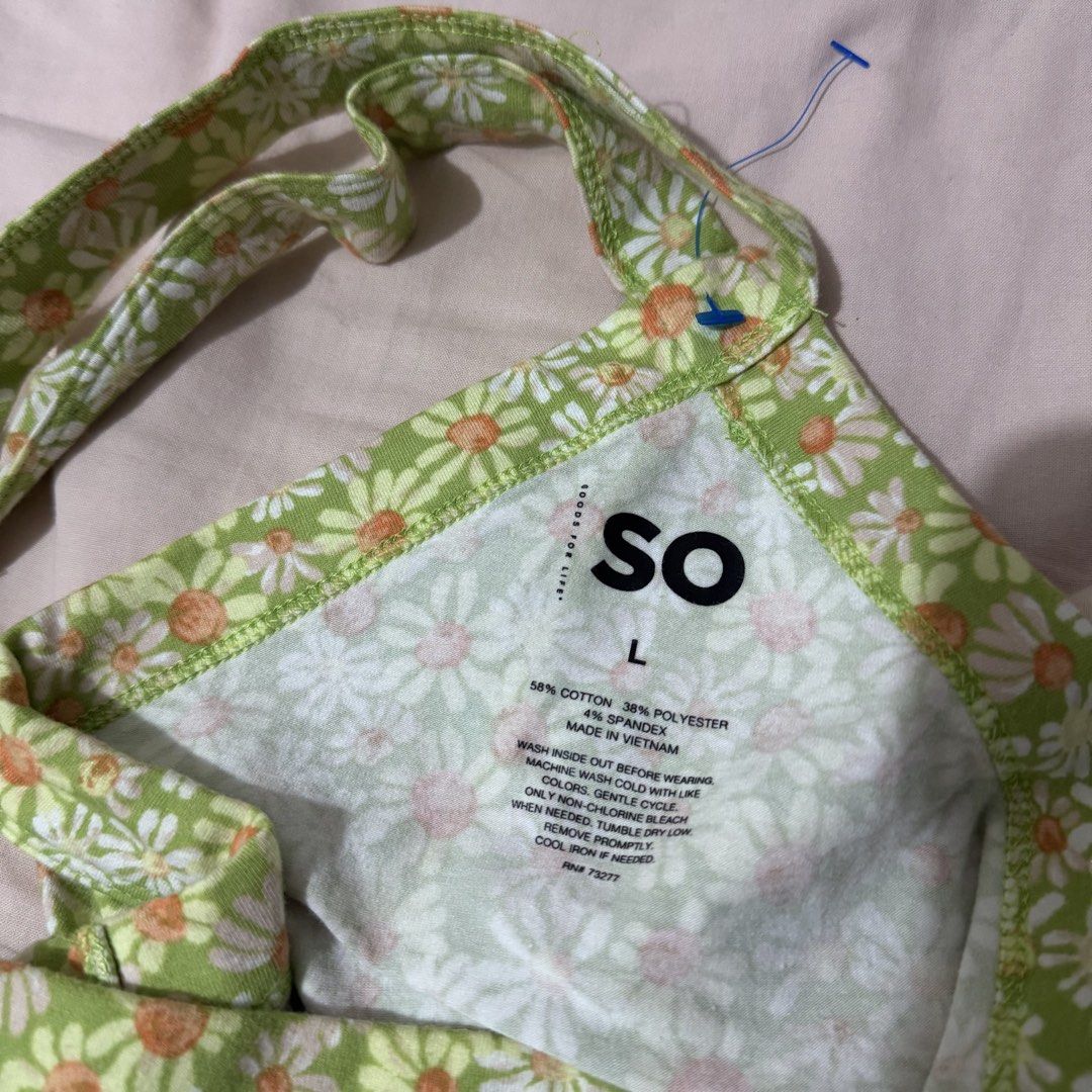 SO Green Floral Halter Top (Category: Sleeveless) located in Antipolo. Submitted by nicnicbg (Listing ID 1470283533, Image 3). Description: .