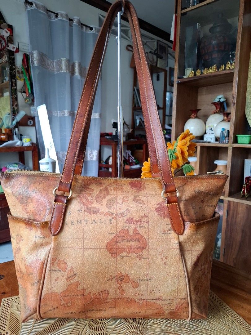 SOBDEAL Ancient Sailing Map Tote Bag (Category: Tote Bags) located in Libon. Submitted by jaladzarmi80045 (Listing ID 1470207211, Image 3). Description: - Authentic Sondeal tote bag - Eye-catching ancient sailing map print all over - Durable brown leather handles and trim with gold hardware - Secure zip top closure - Convenient external side pockets for quick access - Roomy interior, perfect as an everyday carryall.