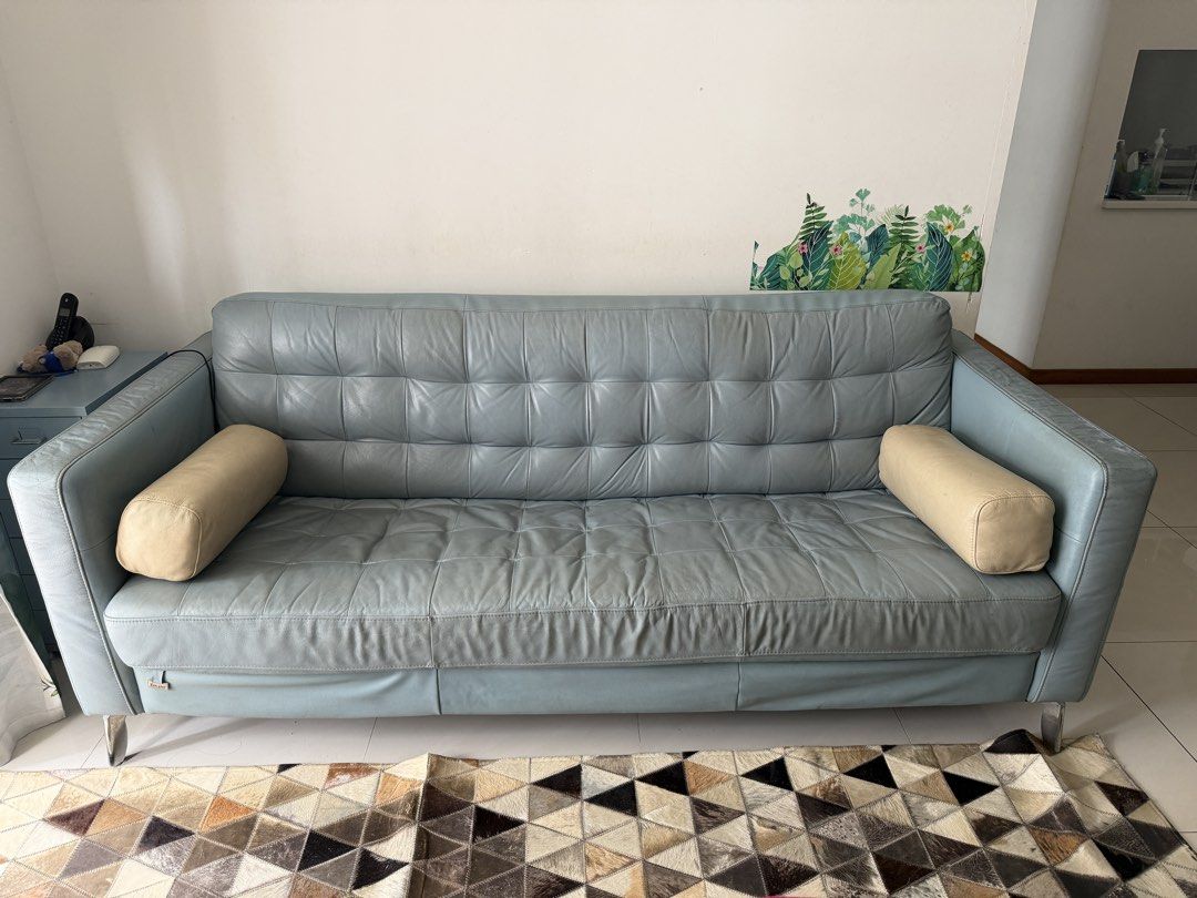 Sofa (Category: Sofas) located in Singapore. Submitted by yue88 (Listing ID 1470168351, Image 3). Description: Overall width 2100mm, seat 1800mm x 560mm. .